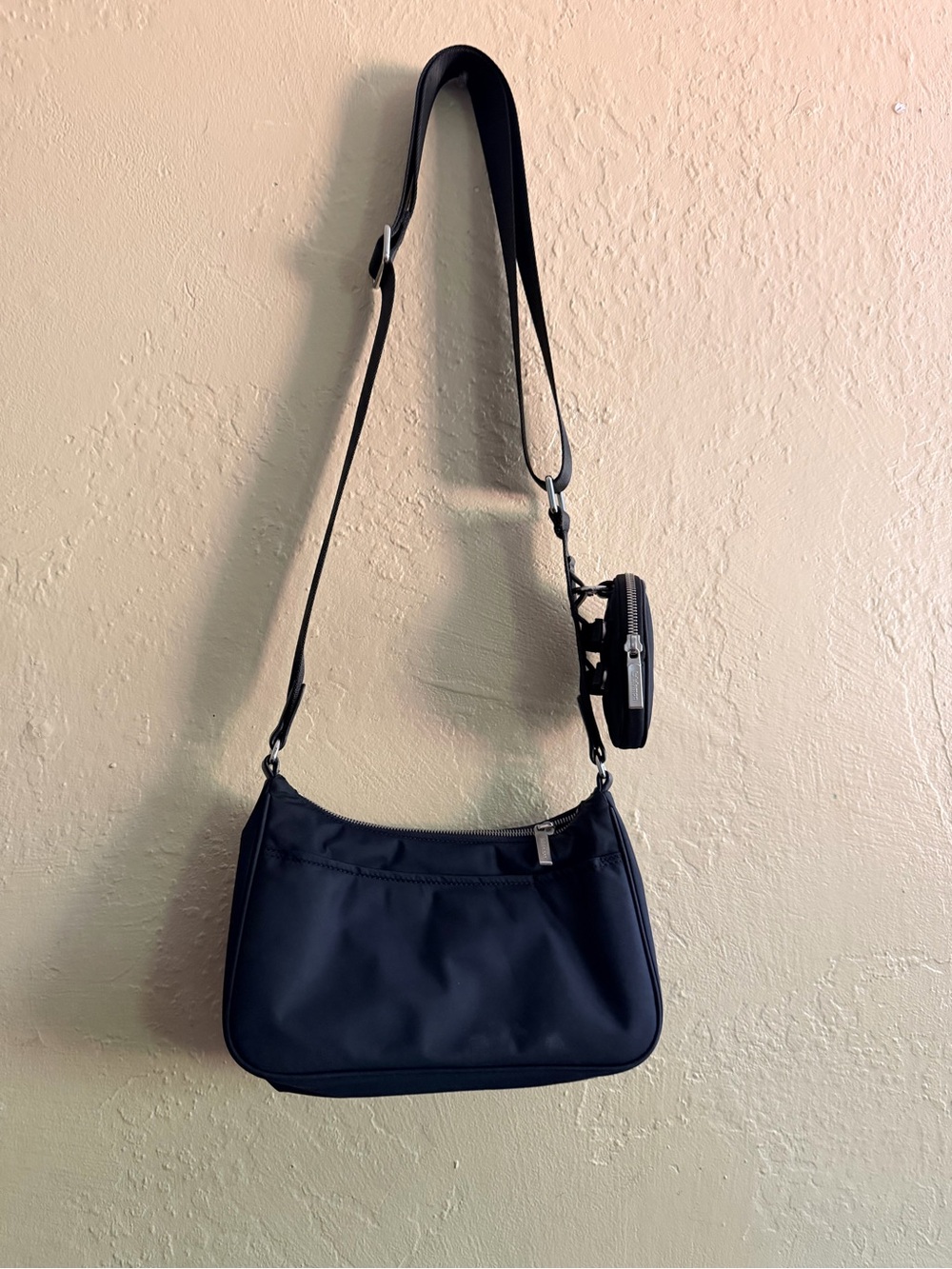 lululemon athletica Black Crossbody Bag with Front Zip Pocket - Picture 6 of 6